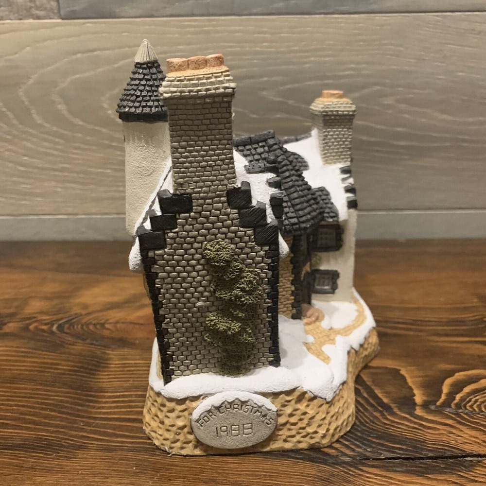 1988 David Winter Cottage "Christmas in Scotland & Hogmanay" Hand Made & Painted - Picture 2 of 5